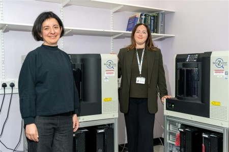 Beth Tumilty and Dr. Luisa Motta standing next to a digital slide scanner
